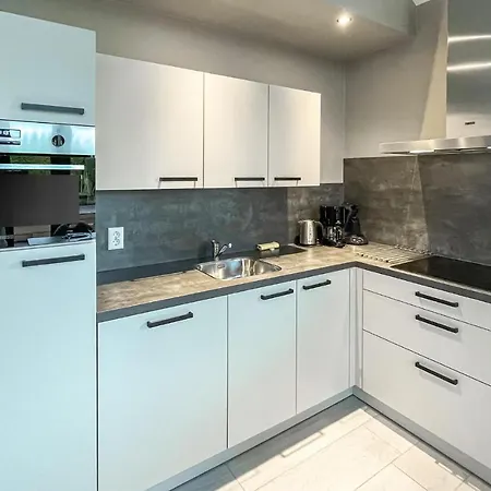 3 Bedroom Stunning In 펜션